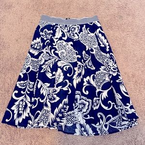 Roz & Ali pineapple pattern skirt in blue and white. Size medium